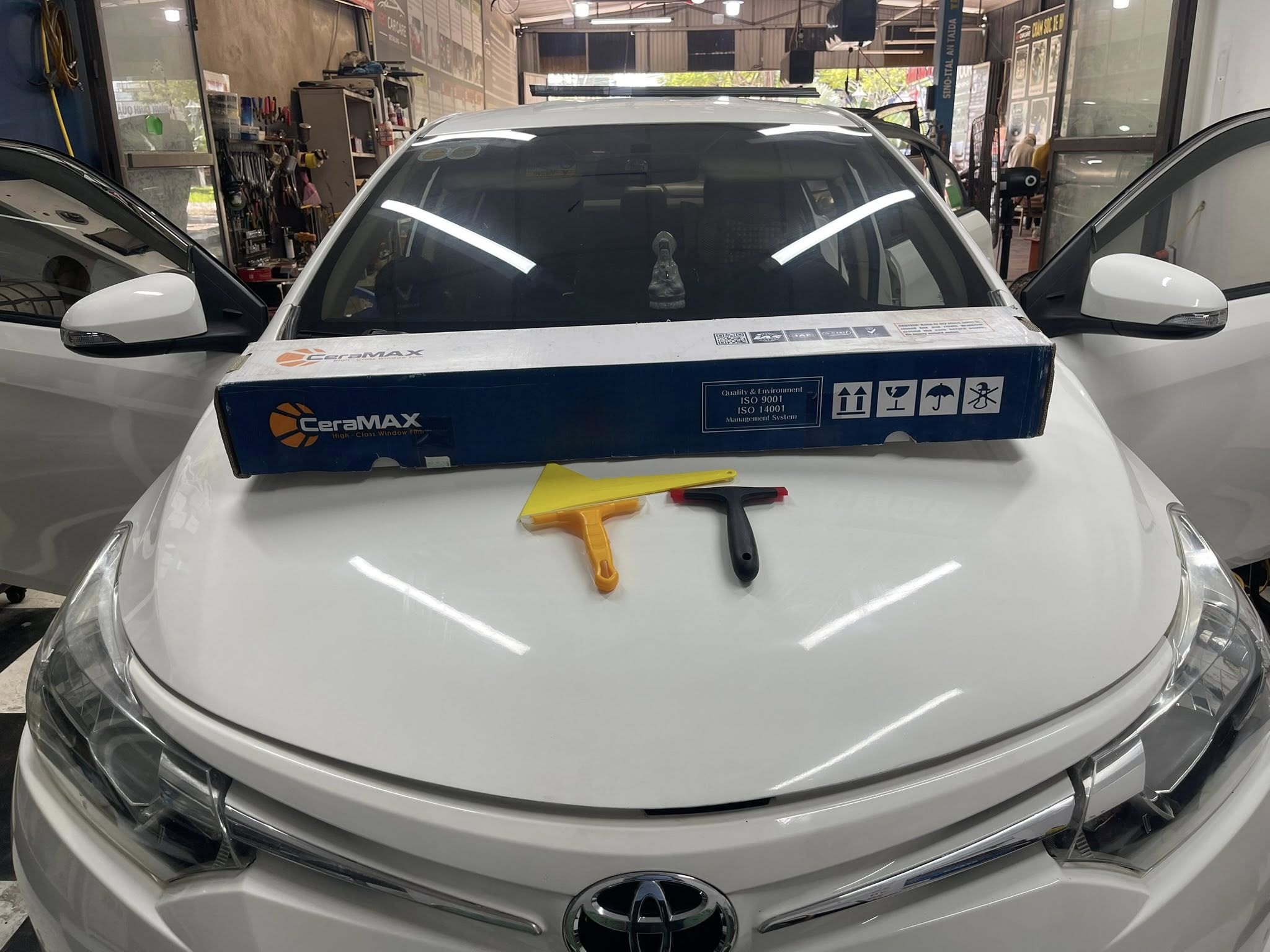 Vios dán phim cách nhiệt Ceramax