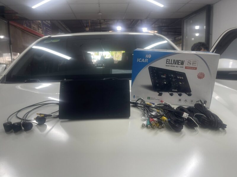 Lắp đặt màn hình liền camera 360 Fortuner